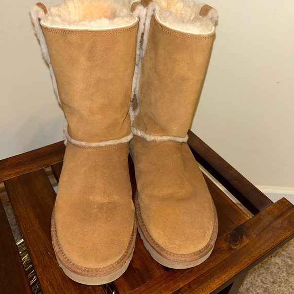 UGG Shoes - Uggs Tan Shearling Lined Boots